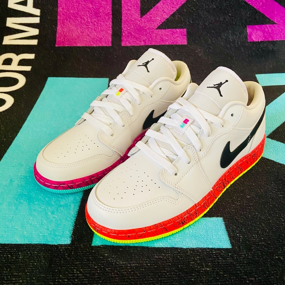 - JORDAN 1 LOW((GS))7y wmns 8.5